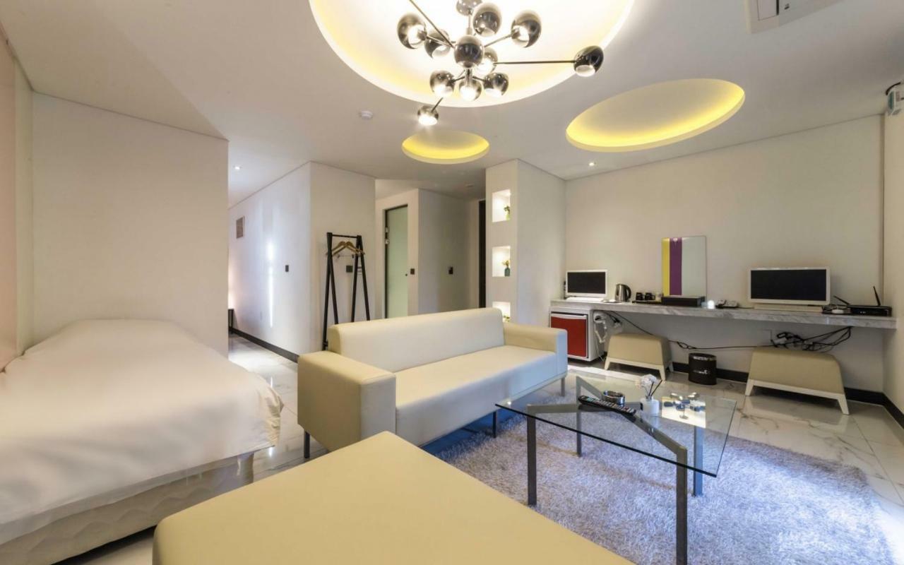Design Hotel Ddeul& 乌山市 外观 照片