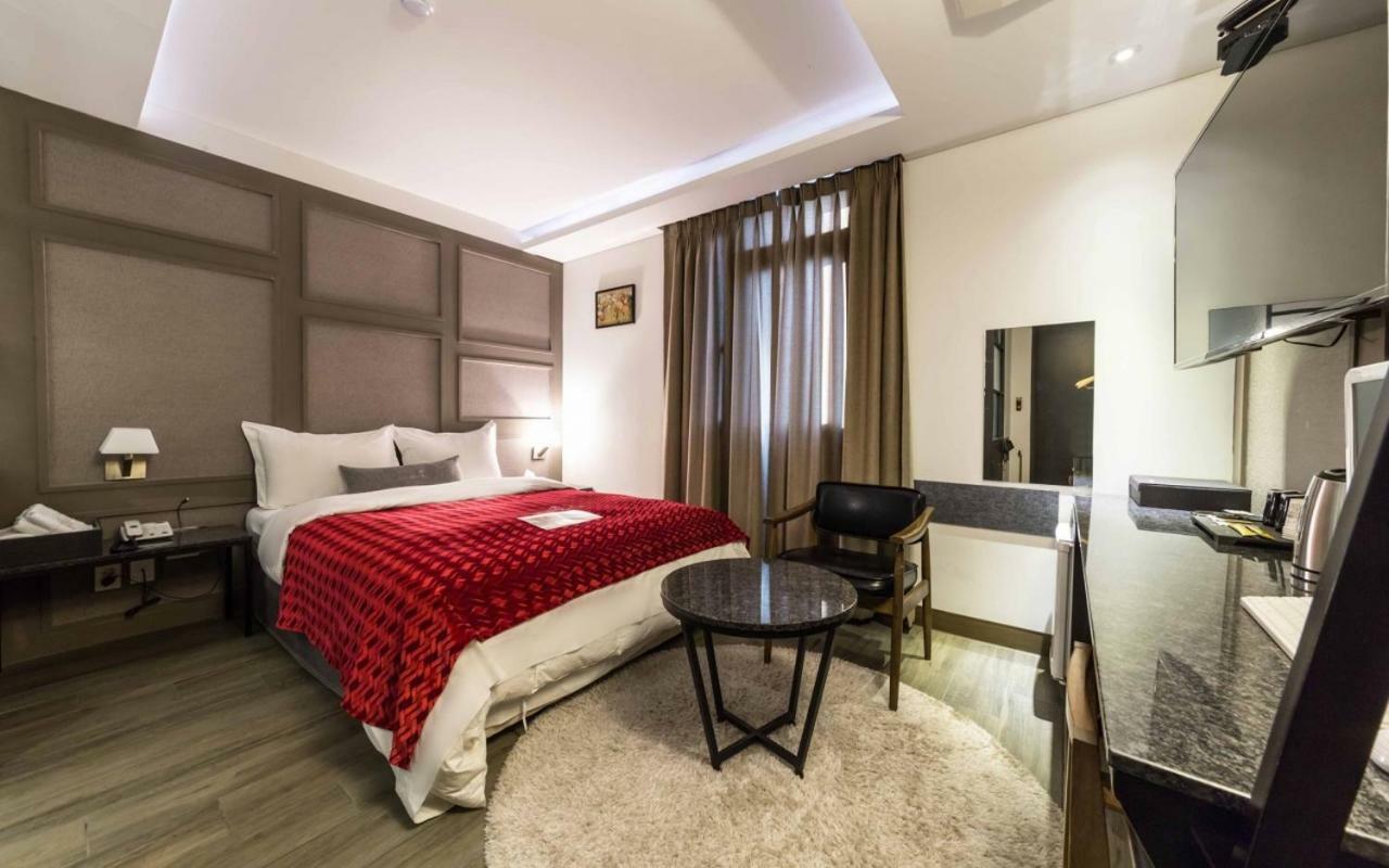 Design Hotel Ddeul& 乌山市 外观 照片
